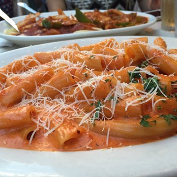 Paesano of Mulberry Street signature dishes Rigatoni ala Vodka
Fettuccini Alfredo
Chicken Francaise